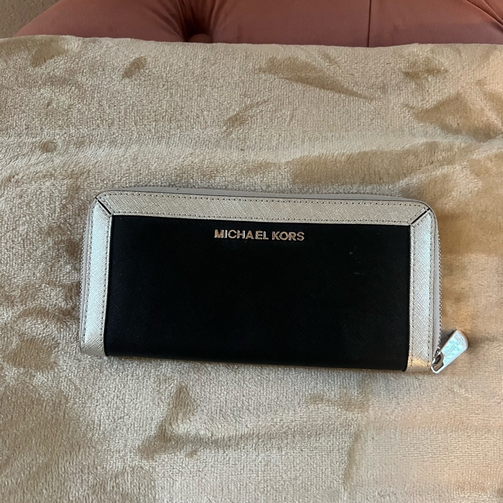 Micheal Kors wallet